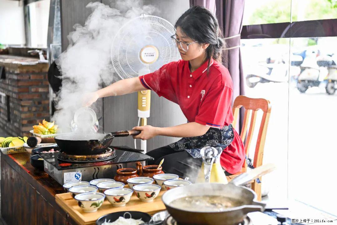 全网追的“扁担女孩”，找了一份暑假工，时薪12元 - 徐州生活资讯 - 徐州28生活网 xz.28life.net